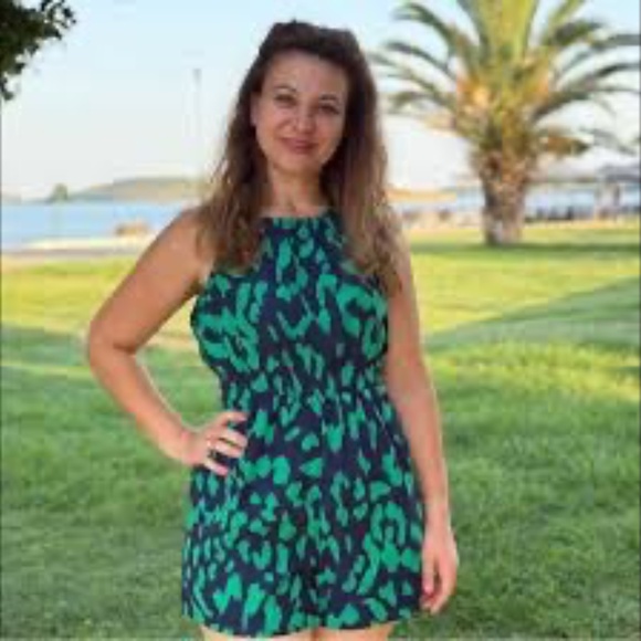 Breezaya Allover Print Halter Neck Tie Back Romper -Medium - Picture 3 of 9